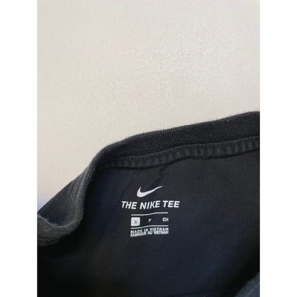 Nike Doesn’t Settle Graphic T-shirt Women Small Black Short Sleeve CU1104 010 - Picture 4 of 5